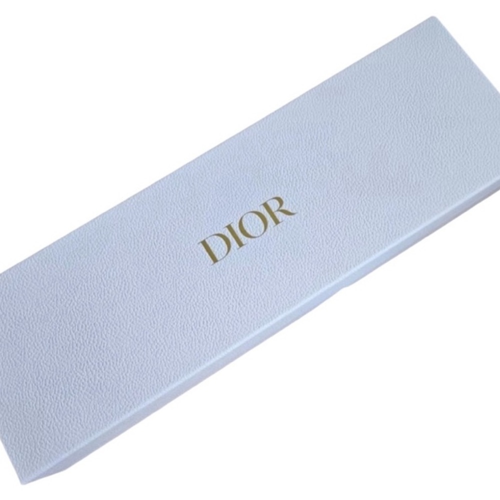 Christian Dior Platinum/Gold Welcome Gift - Picture 4 of 8